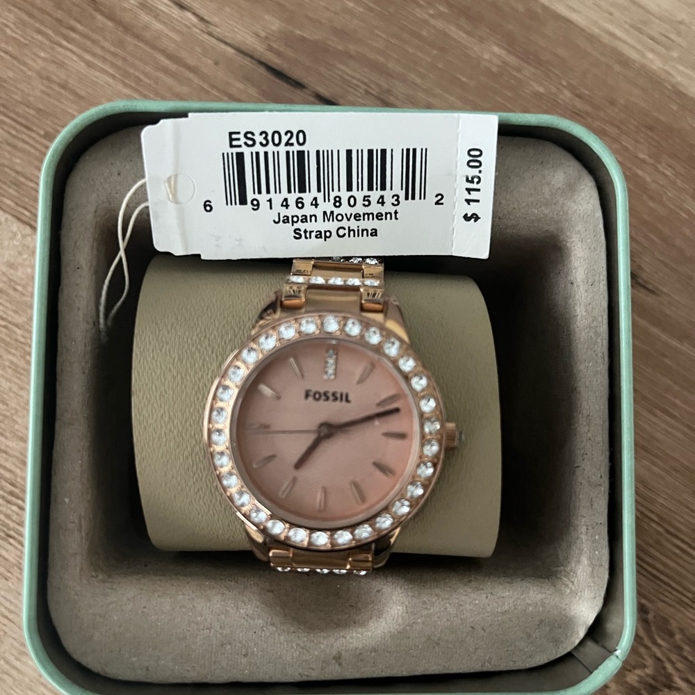 Buckle Rose Gold Watch Luxurious Design Elegant Accessory